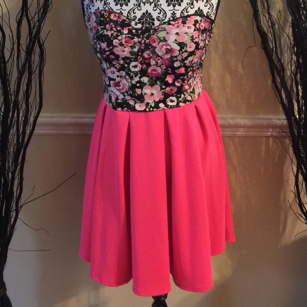 Brilliant floral print strapless dress